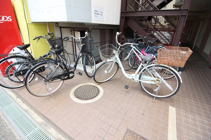 物件外観写真4　(駐輪場)