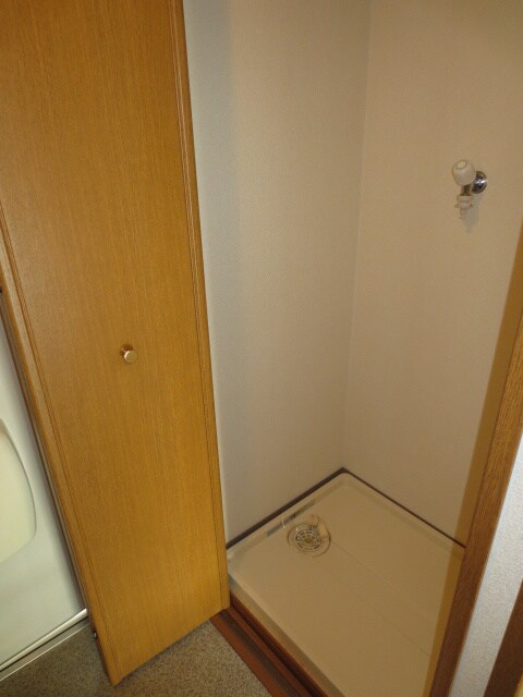 物件内観写真8　(洗濯機置場)