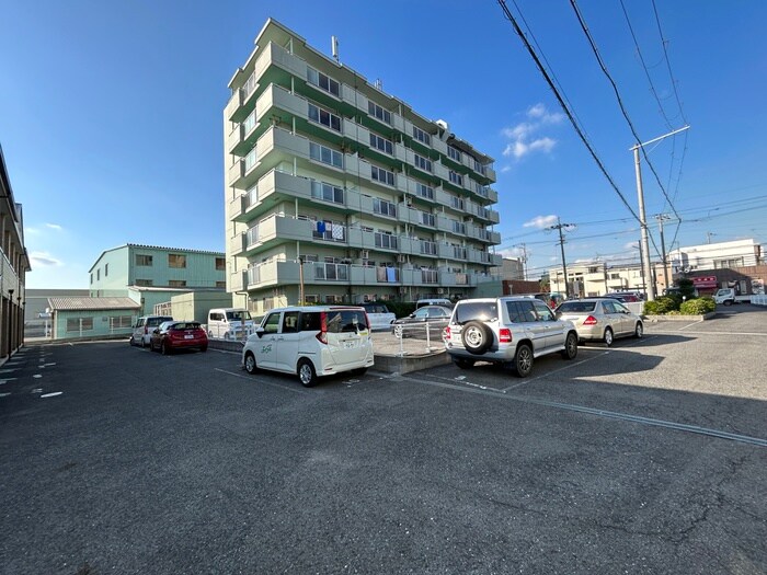 物件外観写真4　(駐車場)