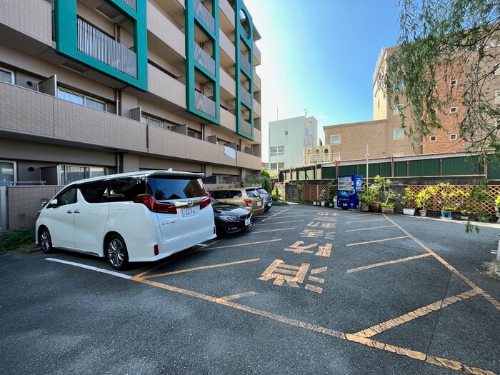 物件外観写真4　(駐車場)