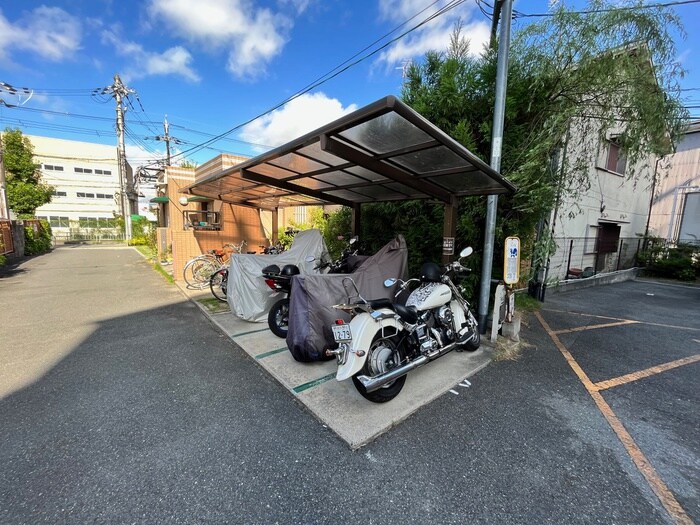 物件外観写真5　(バイク置き場)