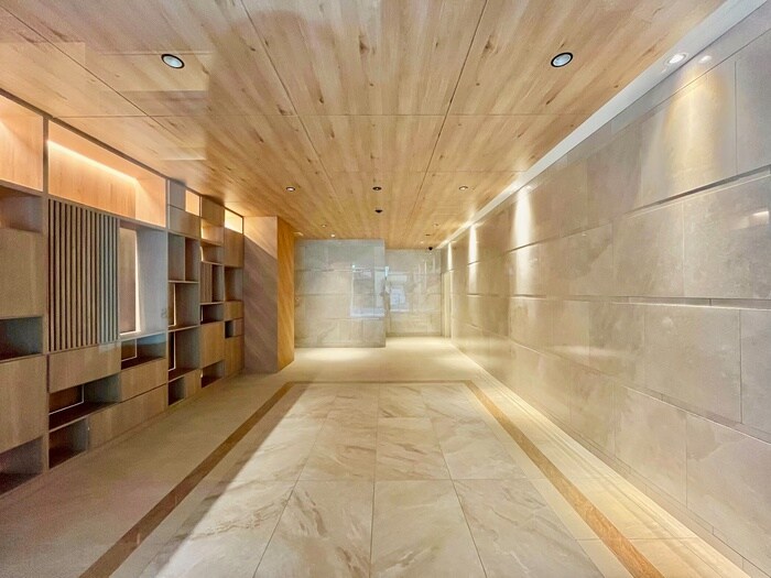 物件外観写真2　(エントランス部分)