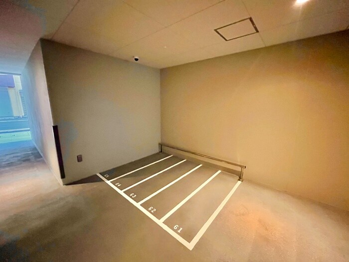 物件外観写真5　(バイク置き場)