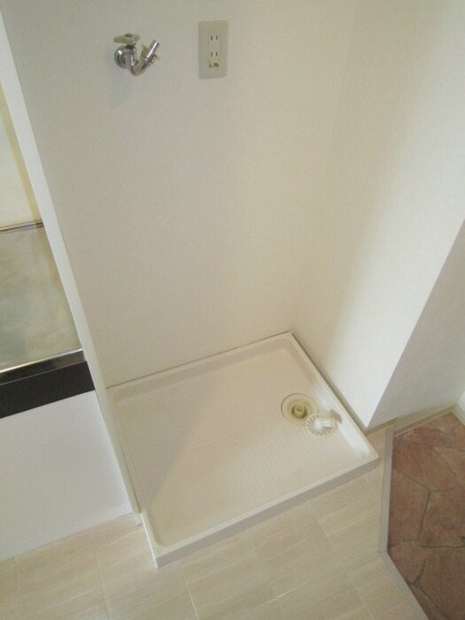 物件内観写真8　(洗濯機置場)