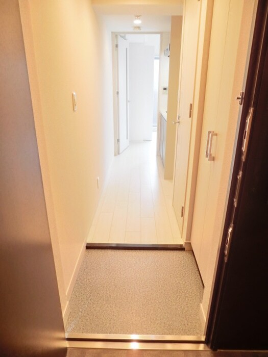 物件内観写真8　(玄関)