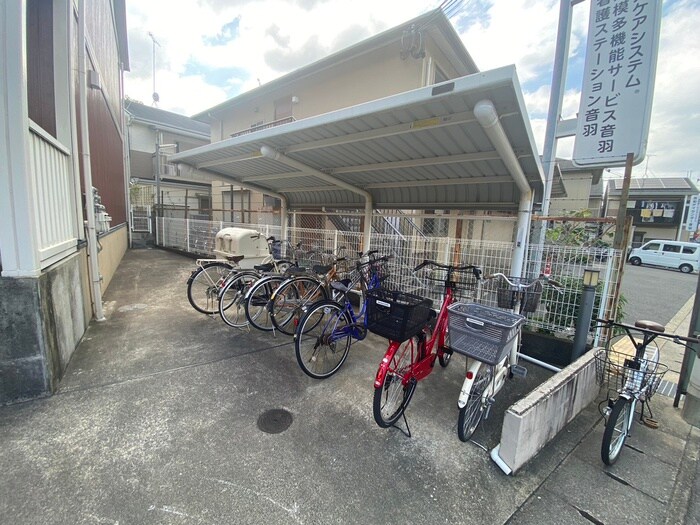 物件外観写真3　(駐輪場)