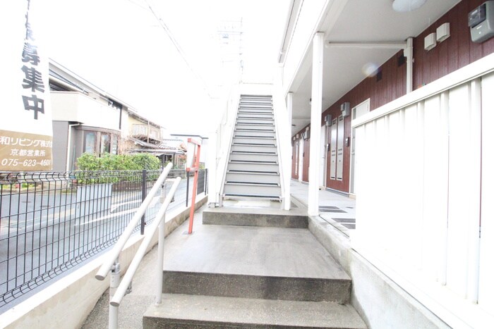 物件外観写真4　(エントランス部分)