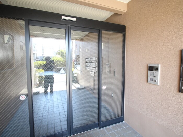 物件外観写真4　(エントランス部分)