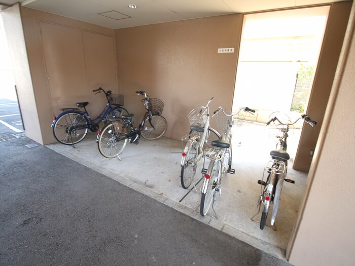物件外観写真6　(駐輪場)