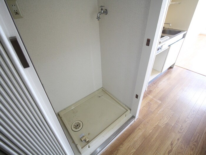 物件内観写真18　(洗濯機置場)