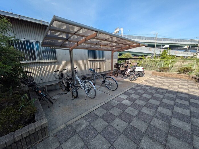 物件外観写真6　(駐輪場)