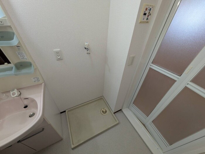 物件内観写真16　(洗濯機置場)