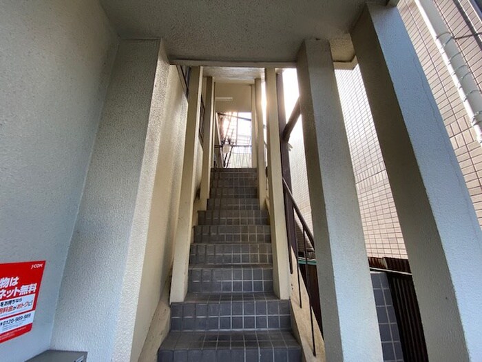 物件外観写真4　(エントランス部分)