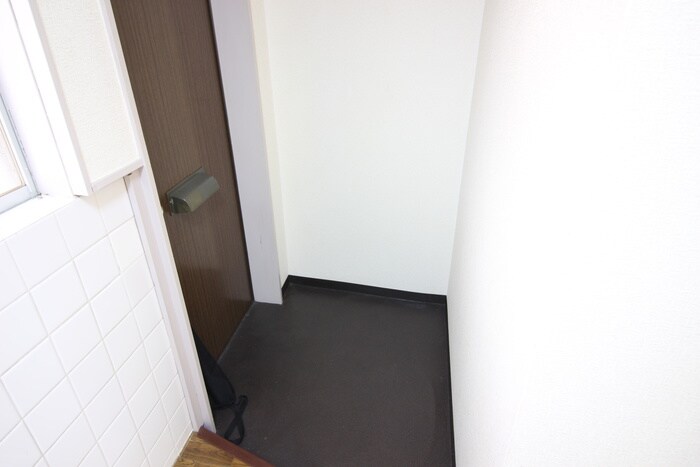 物件内観写真18　(玄関)
