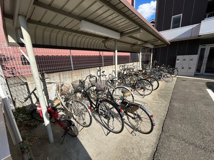 物件外観写真2　(駐輪場)