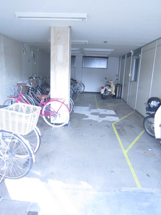 物件外観写真6　(駐輪場)