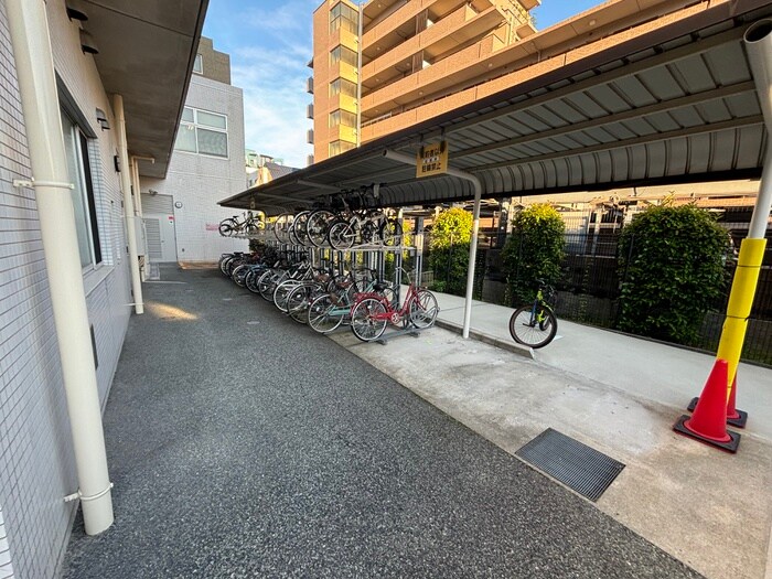 物件外観写真4　(駐輪場)