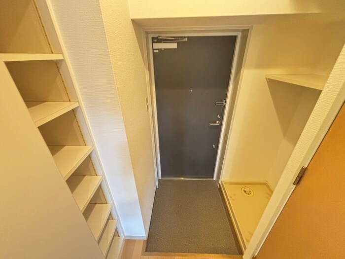 物件内観写真14　(玄関)
