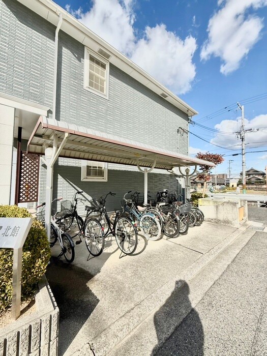 物件外観写真5　(駐輪場)