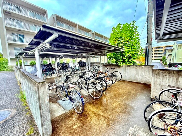 物件外観写真4　(駐輪場)