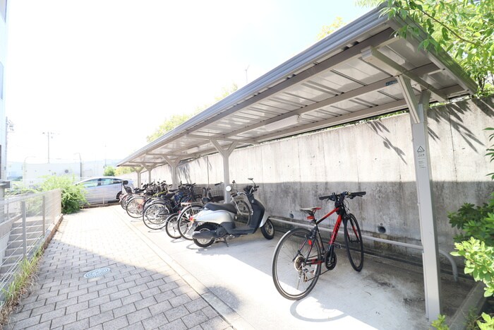 物件外観写真3　(駐輪場)