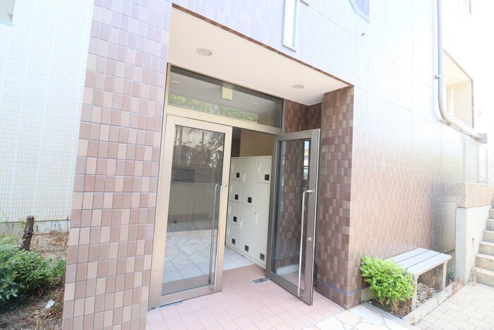 物件外観写真4　(エントランス部分)