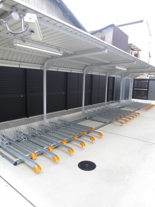 物件外観写真4　(駐輪場)