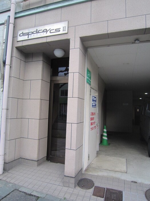 物件外観写真2　(エントランス部分)