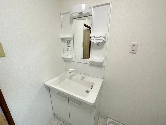 物件内観写真8　(洗面)