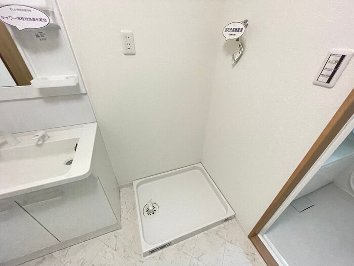 物件内観写真9　(洗濯機置場)