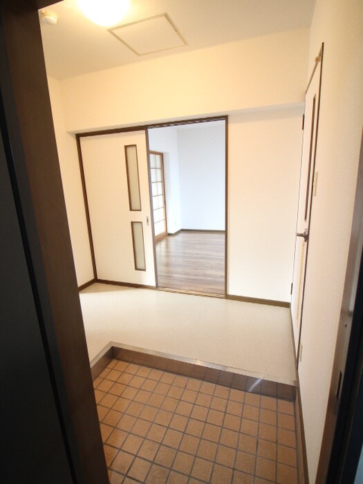 物件内観写真9　(玄関)