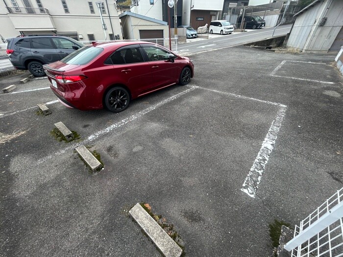 物件外観写真3　(駐車場)