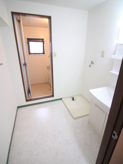 物件内観写真11　(洗濯機置場)