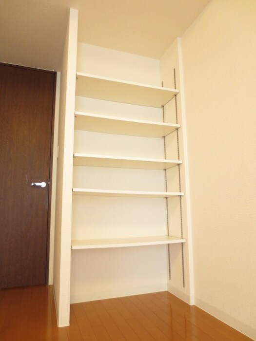 物件内観写真18　(収納)