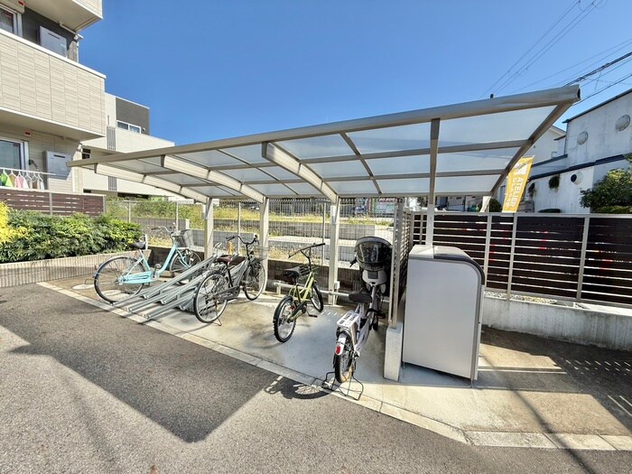 物件外観写真5　(駐輪場)