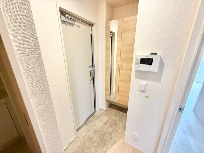 物件内観写真16　(玄関)