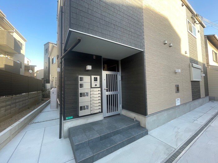 物件外観写真5　(エントランス部分)