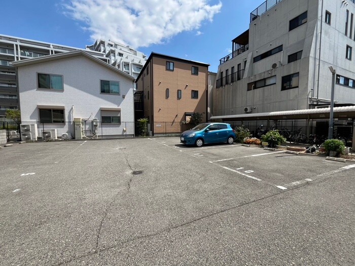 物件外観写真2　(駐車場)
