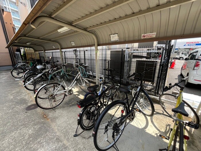 物件外観写真3　(駐輪場)