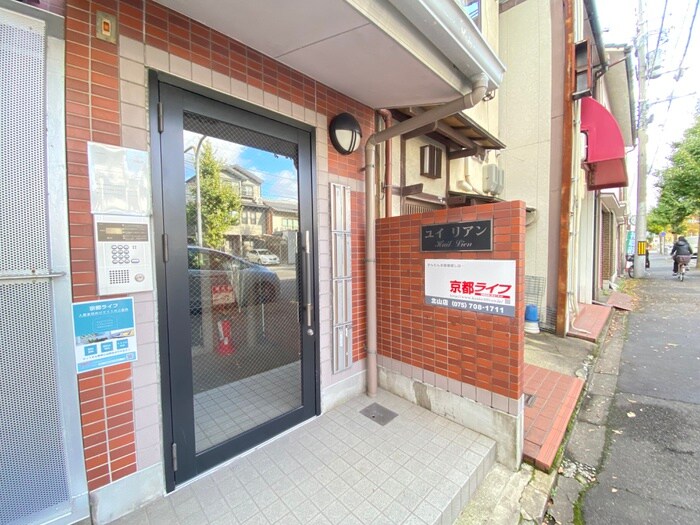 物件外観写真2　(エントランス部分)