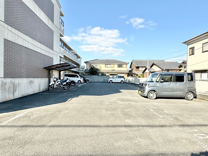 ロイヤルオークの駐車場