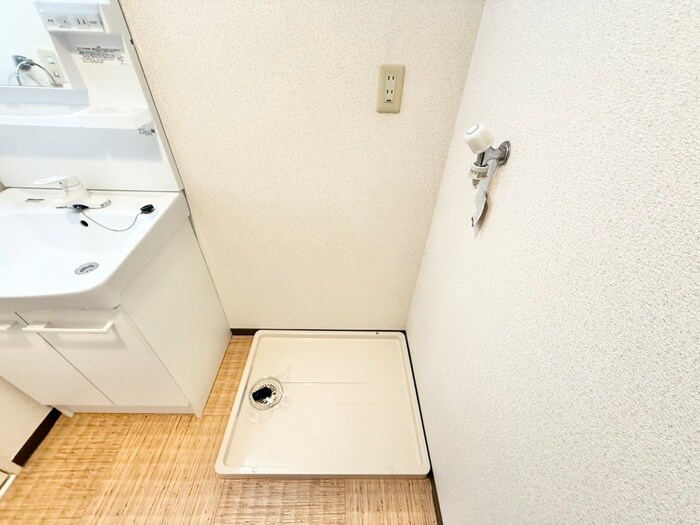 物件内観写真16　(洗濯機置場)