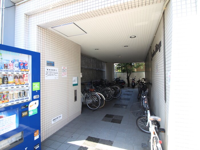 物件外観写真2　(エントランス部分)