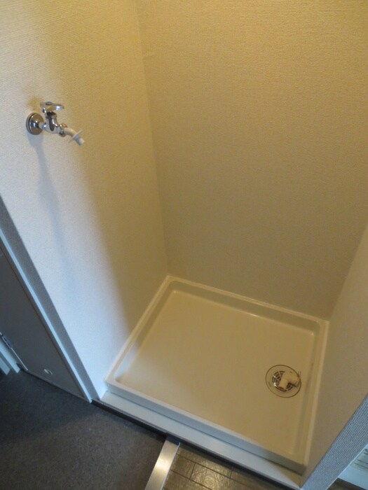 物件内観写真12　(洗濯機置場)