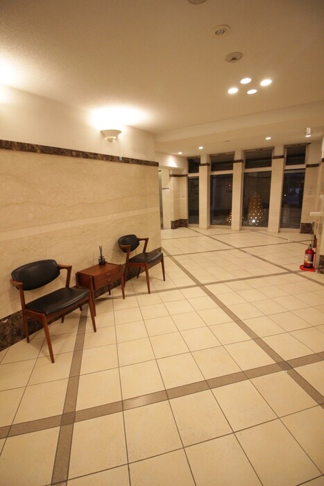 物件外観写真5　(エントランス部分)