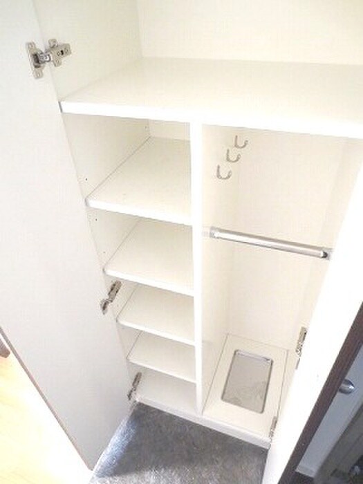 物件内観写真15　(靴箱)