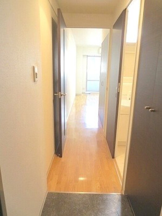 物件内観写真16　(玄関)