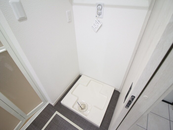 物件内観写真11　(洗濯機置場)