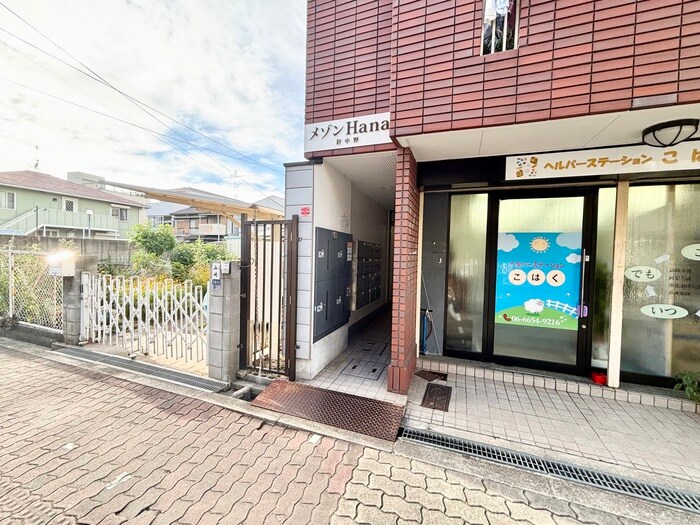 物件外観写真2　(エントランス部分)