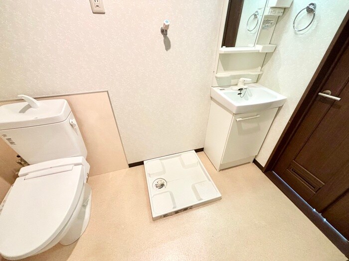 物件内観写真11　(洗濯機置場)